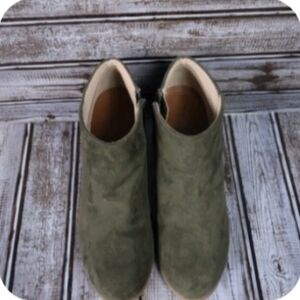 Women's Old Navy Olive Green Faux Suede Ankle Booties